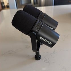 Shure MV7 Microphones 