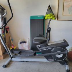 Elliptical And Bycicle ( 2 in 1) Like New .... Elliptica y Bicicleta (2 en 1) Como Nueva. Barely Used,