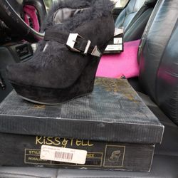 BRAND NEW KISS&TELL SIZE 51/2 $10