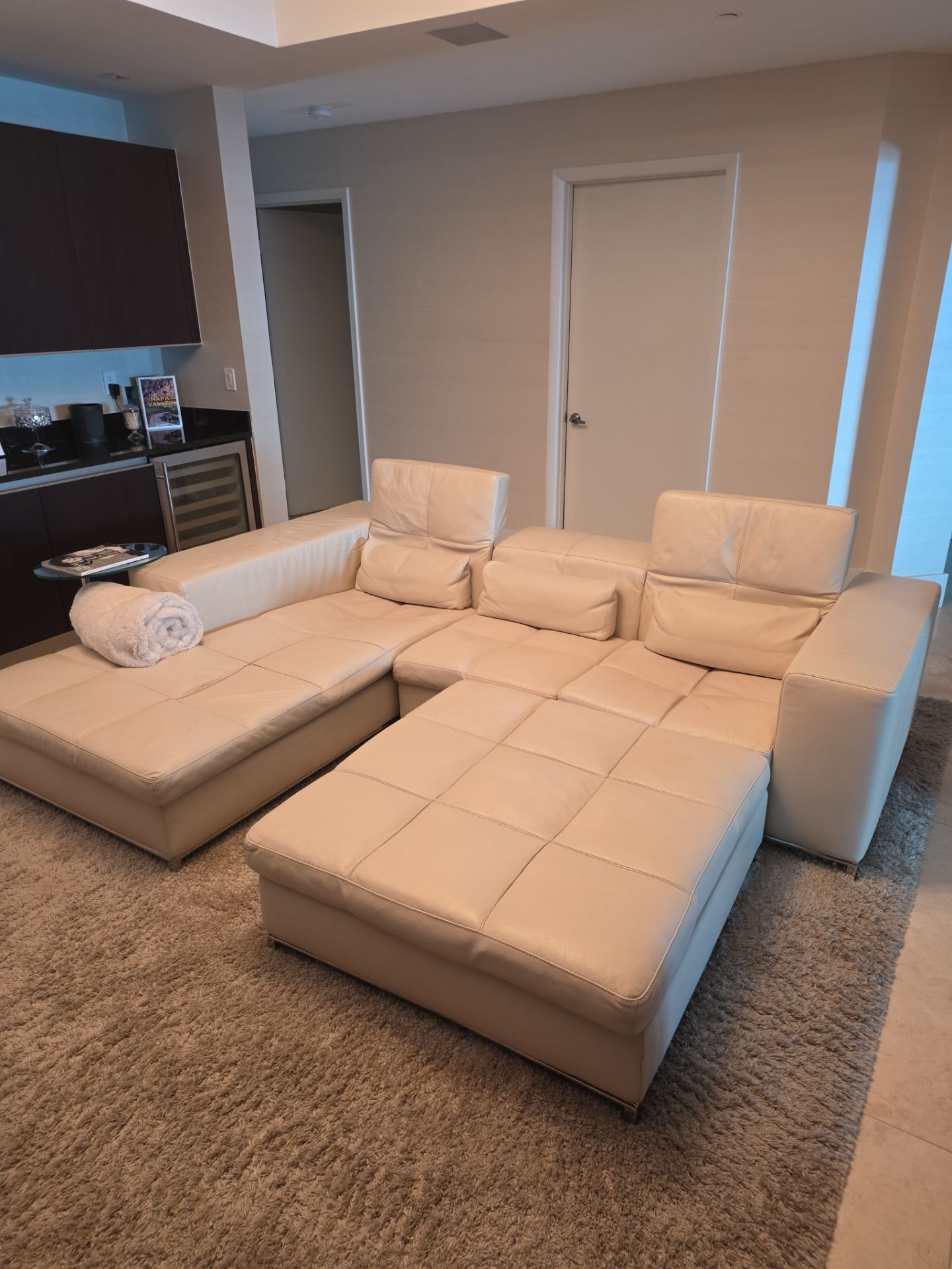 Cierre Nick leather sectional Sofa