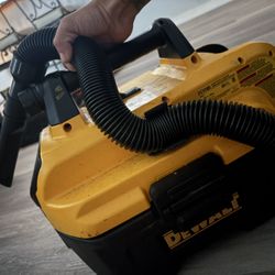 DeWalt Vacuum, Battery + Charger