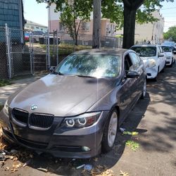 06 BMW 330i 