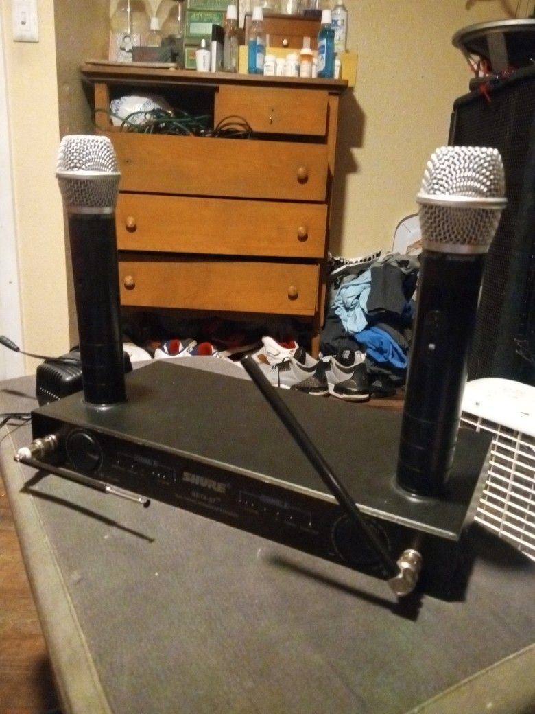 Good Working Sure Beta 87 Wireless Mic System Rechargable 150 Bucks Good For Live Band Or Pa