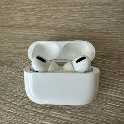 Apple AirPods Pro 1st Gen with Wireless Charging Case - White