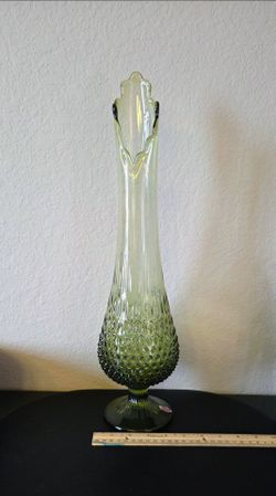 Fenton Vintage Green Hobnail Glass Swung Vase
