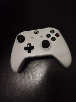 Microsoft Wireless Controller for Xbox ONE White Model 1708 $20.00