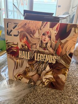 HALL OF LEGENDS 2024 IMMORTALIZED LEGEND AHRI STATUE
