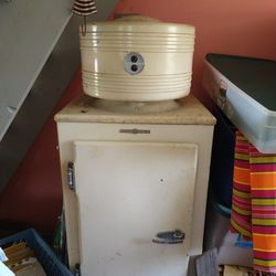 Vintage GE Monitor Round Top Refrigerator