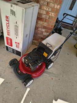 TORO LAWN MOWER LIKE NEW
