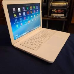 Excelente Laptop Apple Macbook De 13 Pulgadas Procesador Intel Core 2 Duo Con Programas