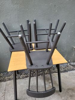 Mesita Con 3 ASIENTOS
