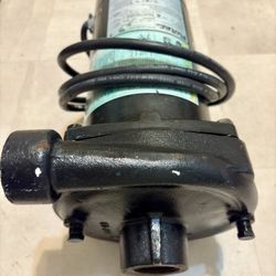Flotec FP5542-00 Cast Iron Centrifugal Pump 1-1/2 HP