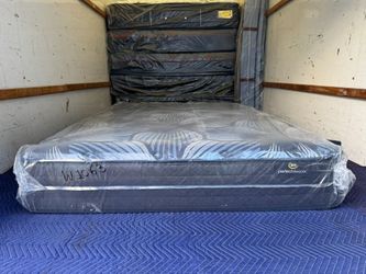Serta perfectsleeper Queen Mattress - LIKE NEW! Delivery Available