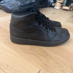 Nike Air Jordan 1 Mid Triple Black size 12