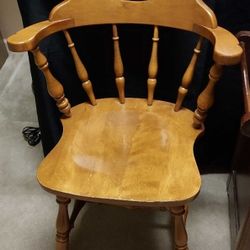 Vintage Ethan Allen Heirloom Spindle Back Nutmeg Maple Mate's Chair 10-6101