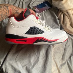 2016 Jordan 5 Fire Red Low  Size 11