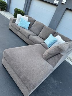 Gorgeous Ashley’s gray sectional couch!!