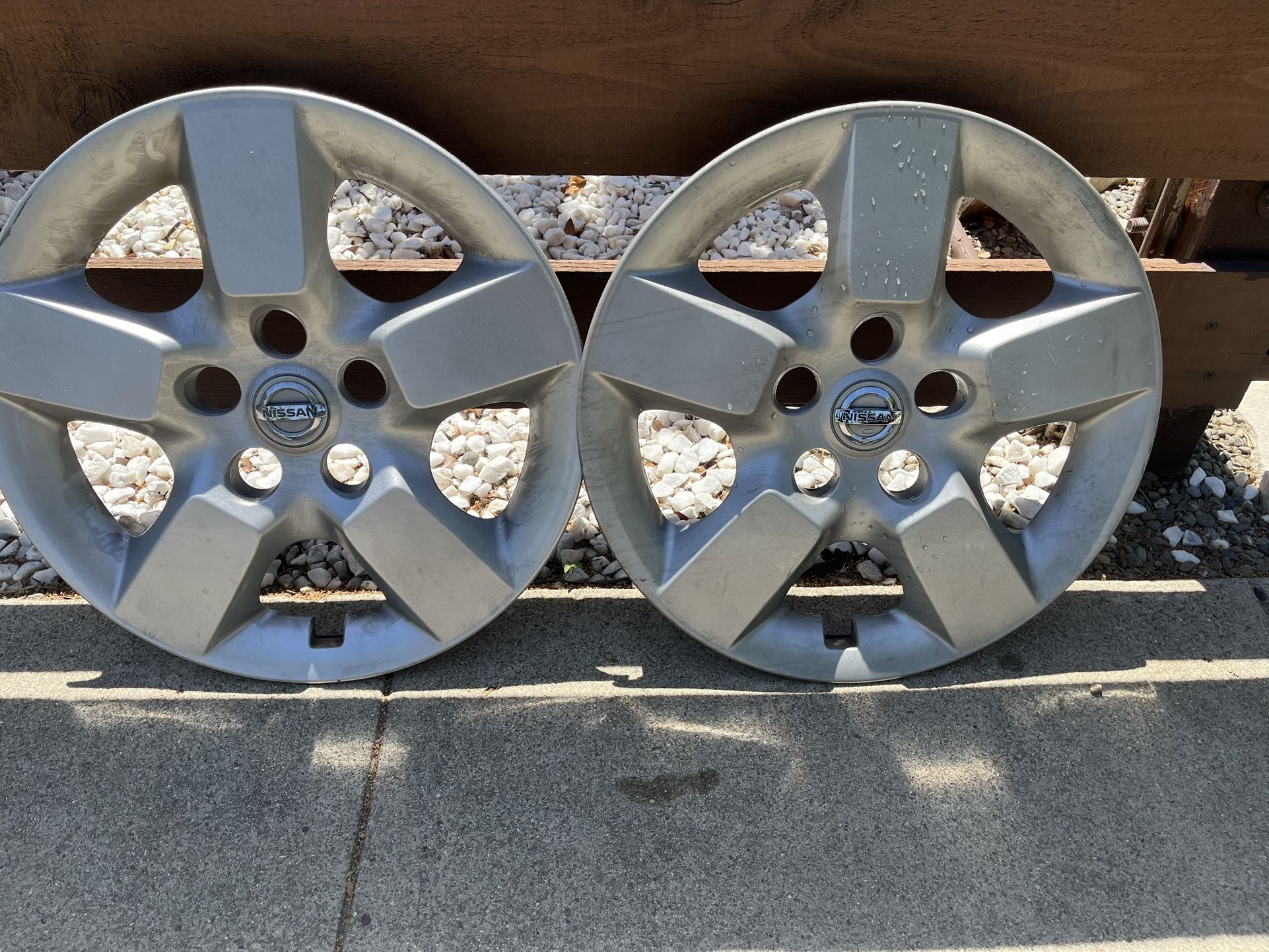 Nissan Wheel Hubcaps