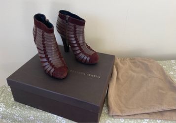 BOTTEGA VENETA lux kid suede karung luster truffle ankle boties preowned Size 7