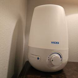 Vicks 1 Gallon Filter Free Cool Mist Humidifier, 400 sq ft, White, VUL545