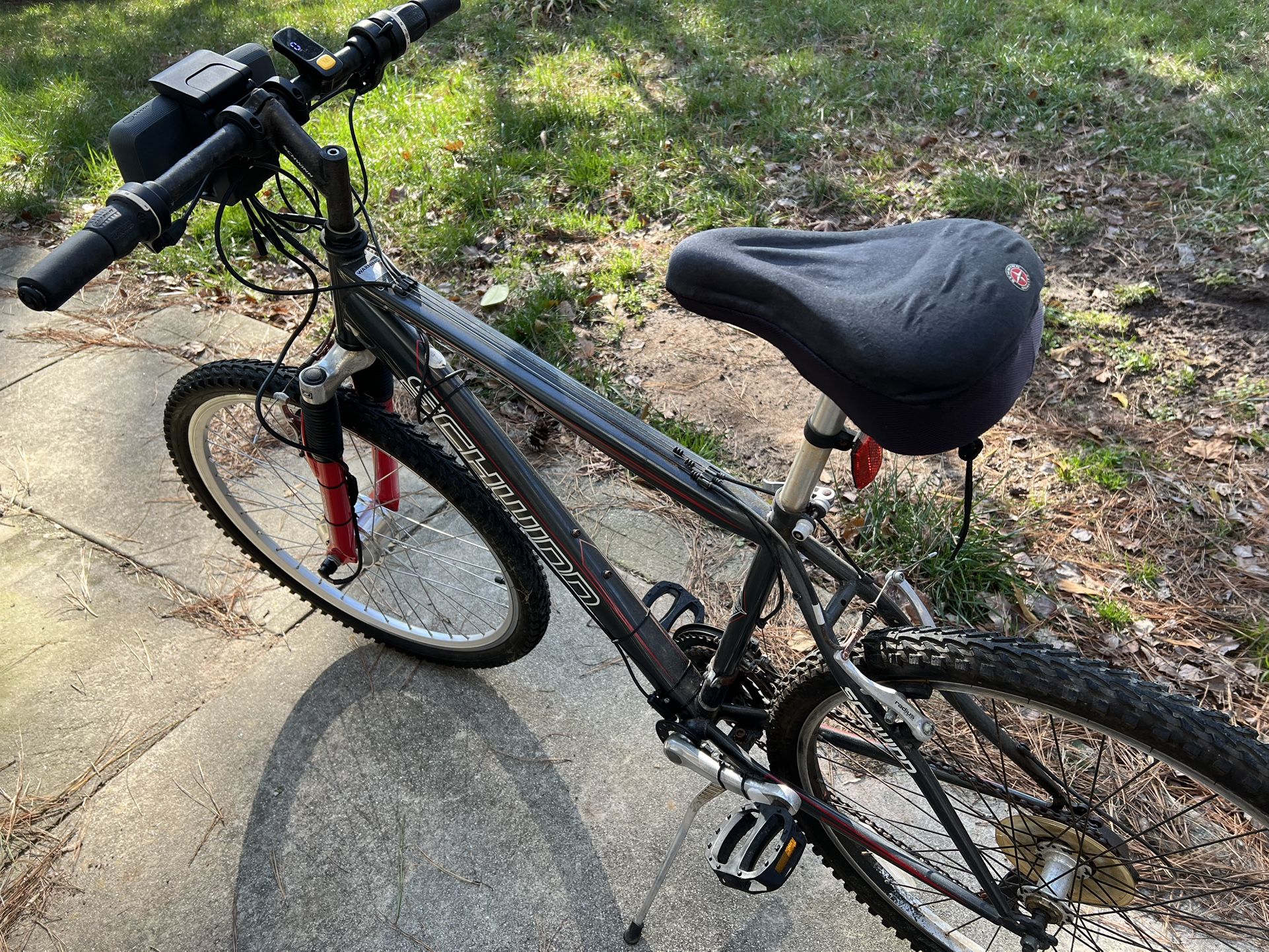 26” Men’s Schwinn Bike With SWYTCH Ebike Conversion Kit