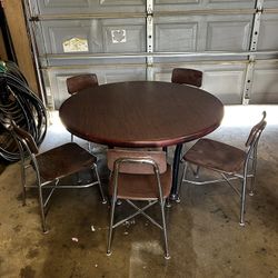 4ft Round Table With 5 Heavy Duty Chairs 