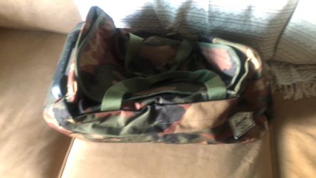Herschel Supply CO Camo Rolling Duffel Bag ( Give Me An Offer )
