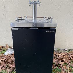 UBC KegMaster 2 Commercial Kegerator / Direct Draw Cooler – For Parts / Repair