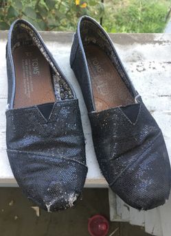 Black glitter toms