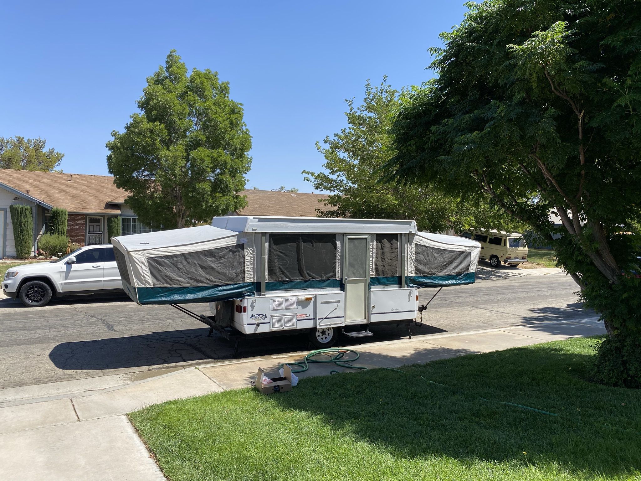 2000 Coleman Pop-up Trailer 