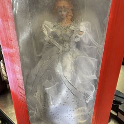 Kurt Adler TREE TOPPER - FIBER OPTIC ANGEL PORCELAIN / WHITE & SILVER ACCENTS