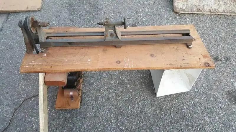 Small Wood Lathe With 1/15 HP 110V Classic Vintage Antique