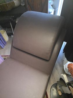 Vinyl chase lounge small size but fits a normal size person