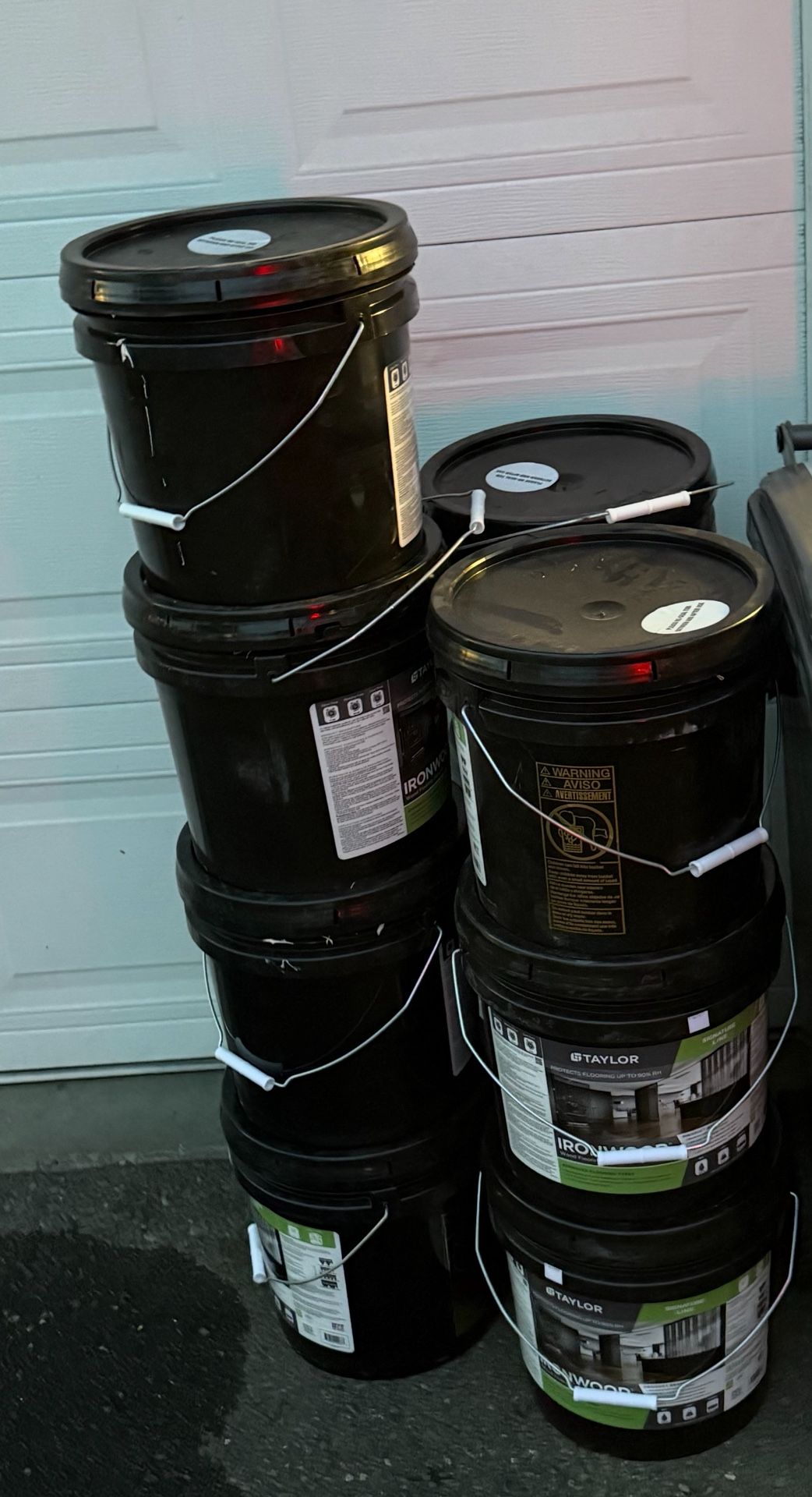 Glue Taylor for Hardwood Floor