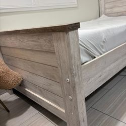 Ashley’s Twin Willowton Panel bed