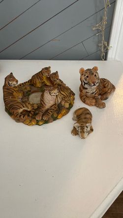 Set of Vintage tiger figurines