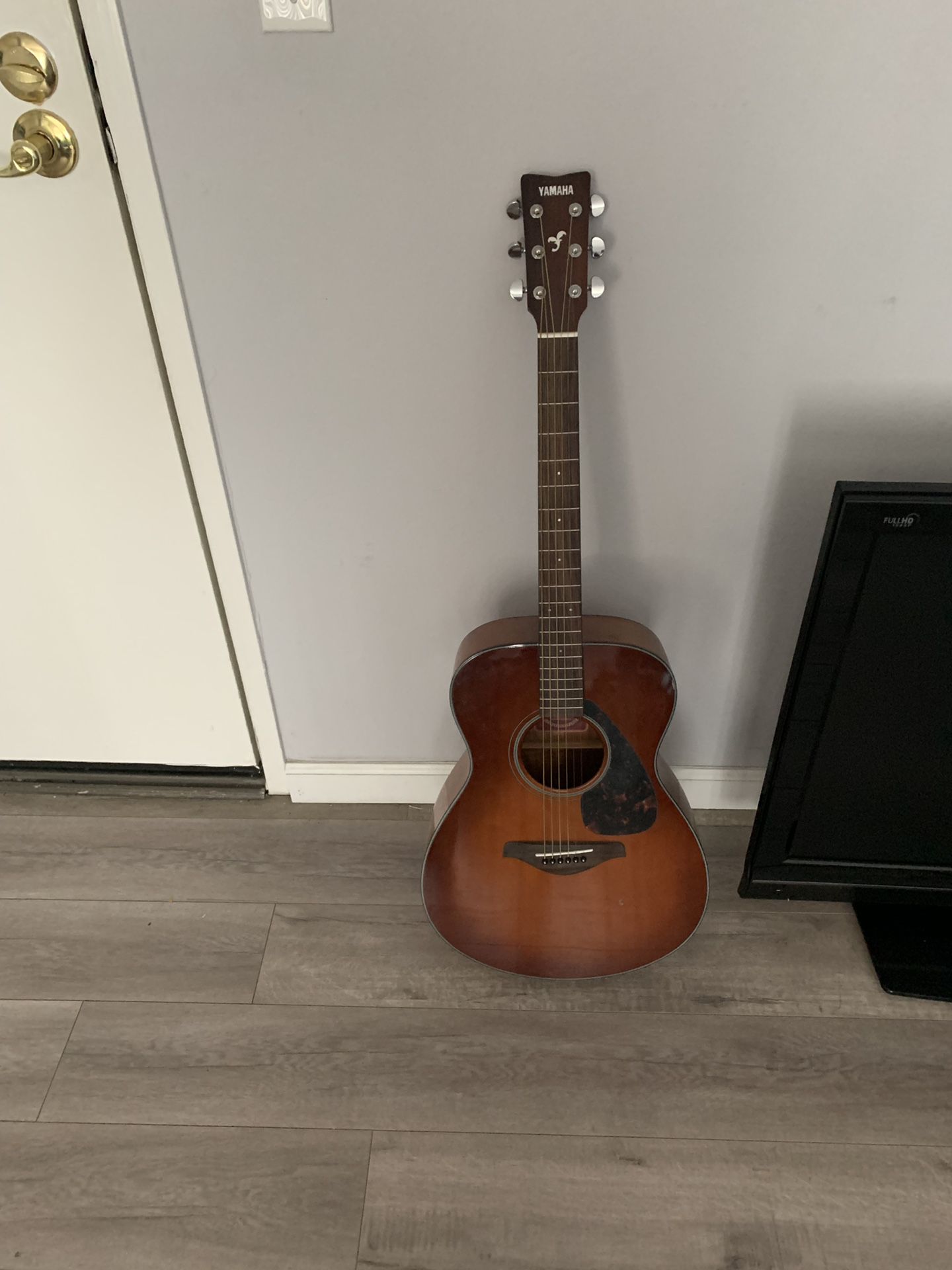 FS700S Yamaha guitar