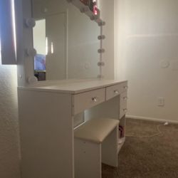 Make up vanity 