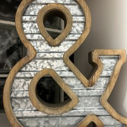 Farmhouse Decor & Sign