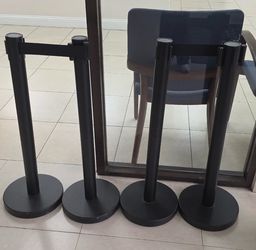 6 black crowd control bars