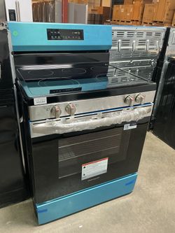 Frigidaire FCRE3062AS Electric Range (Open Box / Scratch & Dent)