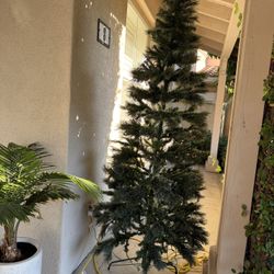 CHRISTMAS TREE 