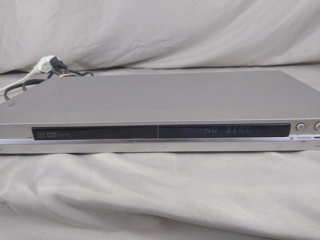 Sony DVP-NS501P DVD/CD Player *No Remote Control