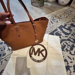 Michael Kors Duffel Purse w Bag
