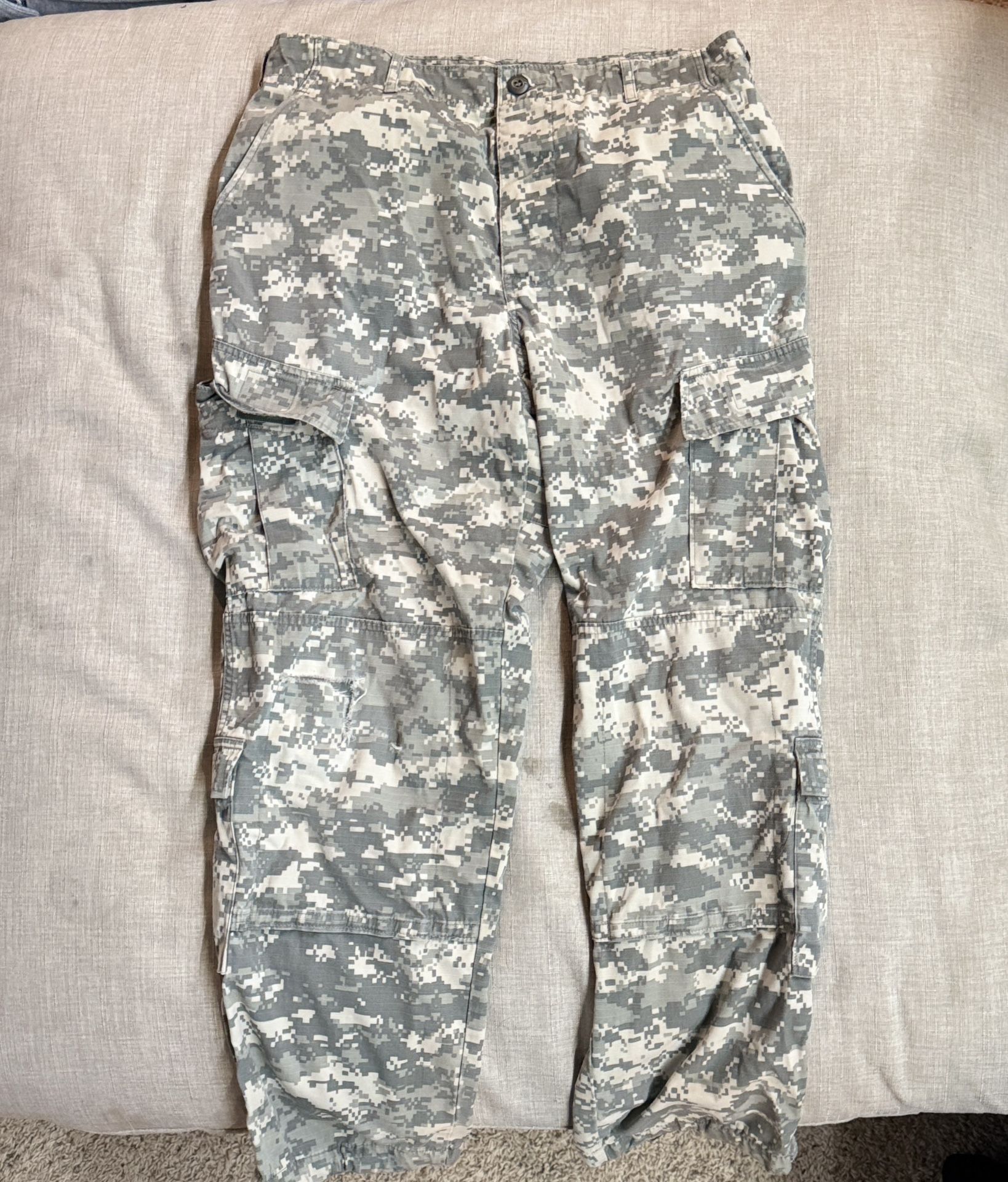 Authentic 90s combat camo pants