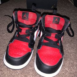 Jordan 1 Mid Black/Fire Red White - 9C - Used 