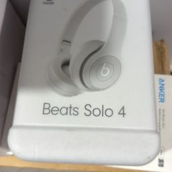 Beats Solo 4 Brand New 
