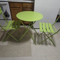 Metal chairs and tables..Sillas y mesas de metal