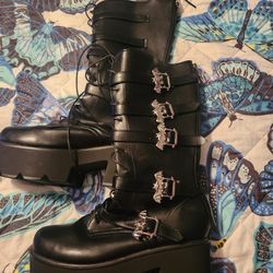 Womens Boots Size 10
