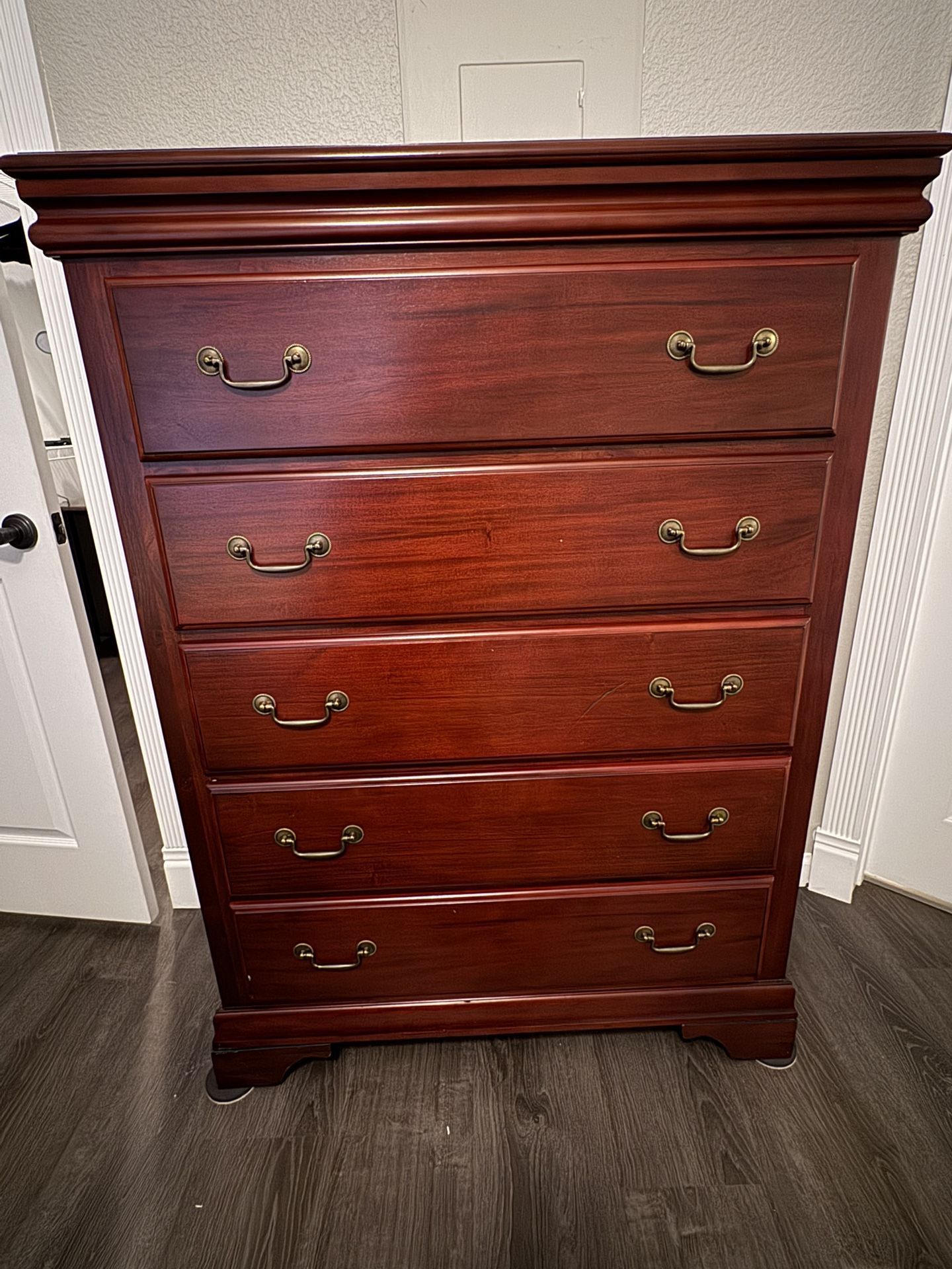 Dresser and Nightstands (3 pieces)